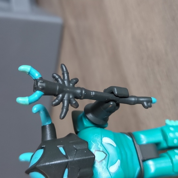 ROBLOX Korblox Mage 2.75 -Inch Mini Figure - Picture 6 of 6